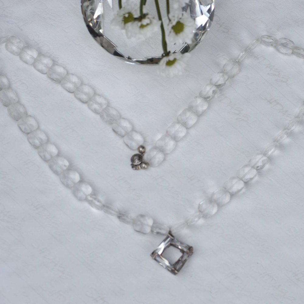 CLEAR GLASS BEADED NECKLACE